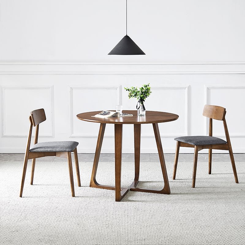 Mesa redonda de ashwood brown sencilicidad de doble pedestal para comedor