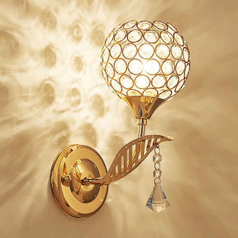 Lampada da parete in metallo in oro lampada da parete in cristallo postmoderno per camera da letto