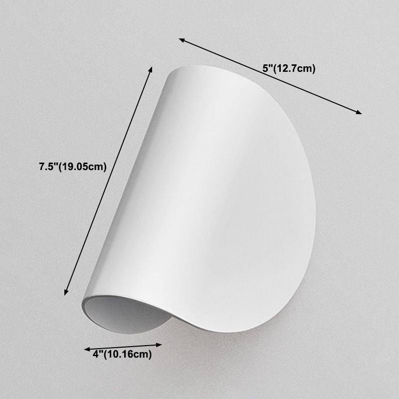 Nordic Style Metal Wall Light Geometric Shape LED Wall Sconce for Bedroom