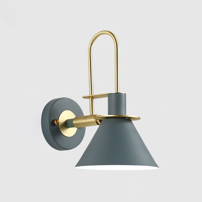 Modern Creative a parete singola creativa lampada da parete cono in ferro laccata per spazi interni