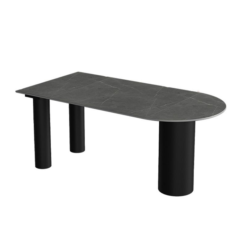 Tavolo da pranzo moderno con piano in pietra e base in acciaio nero