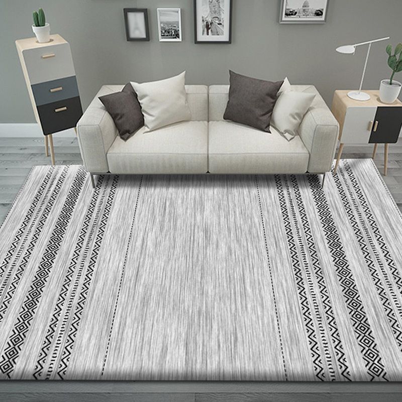 Black Pattern Rug Polyeter Simple Rug Stain Resistant Rug for Living Room