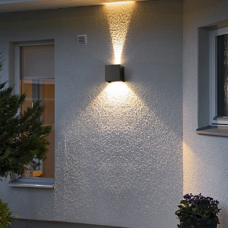 Moderner minimalistischer Stil quadratisch auf und ab LED Wandleuchte Metallwandleuchten für Außenwand