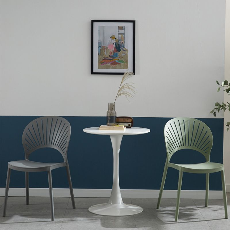 Silla de comedor escandinava de plástico, silla lateral con respaldo abierto para cocina