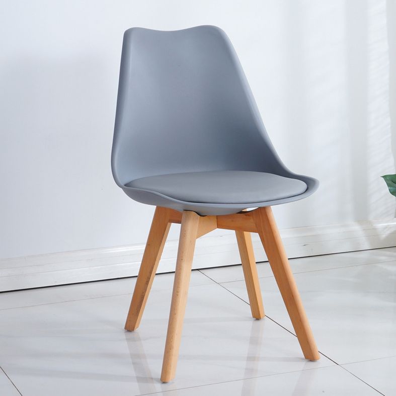 Sala da pranzo in stile glam sedia late