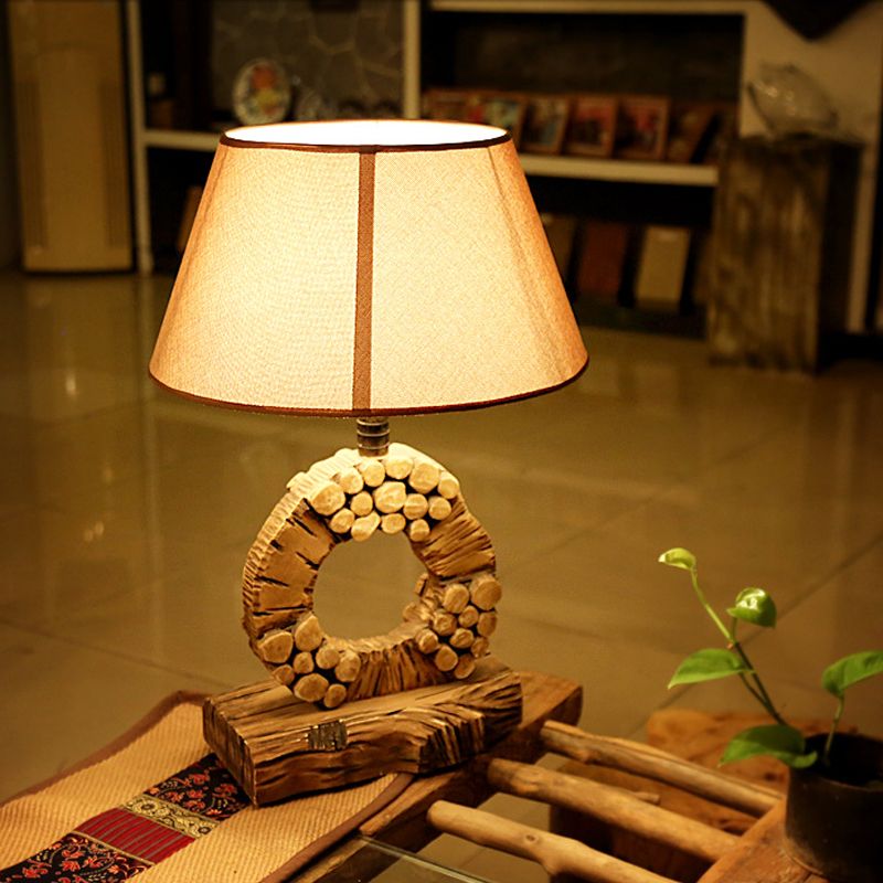 Lampada da comodino classica affusolata con 1 luce per comodino in tessuto marrone con base in legno