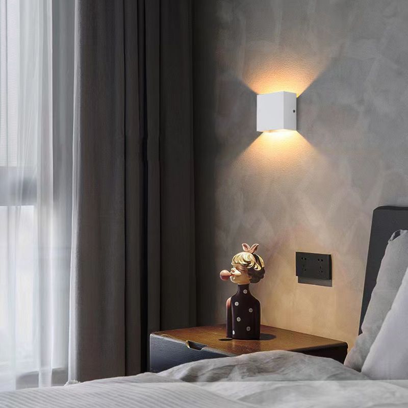 Square Shape Wall Lighting Modern Style Metal 2 Lights Sconce in Black/White