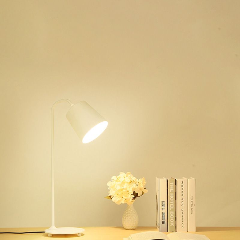 Libro di lettura da letto a 1-bulba Light Light Simplicity Night Table Lampada con tonalità in metallo affusolato