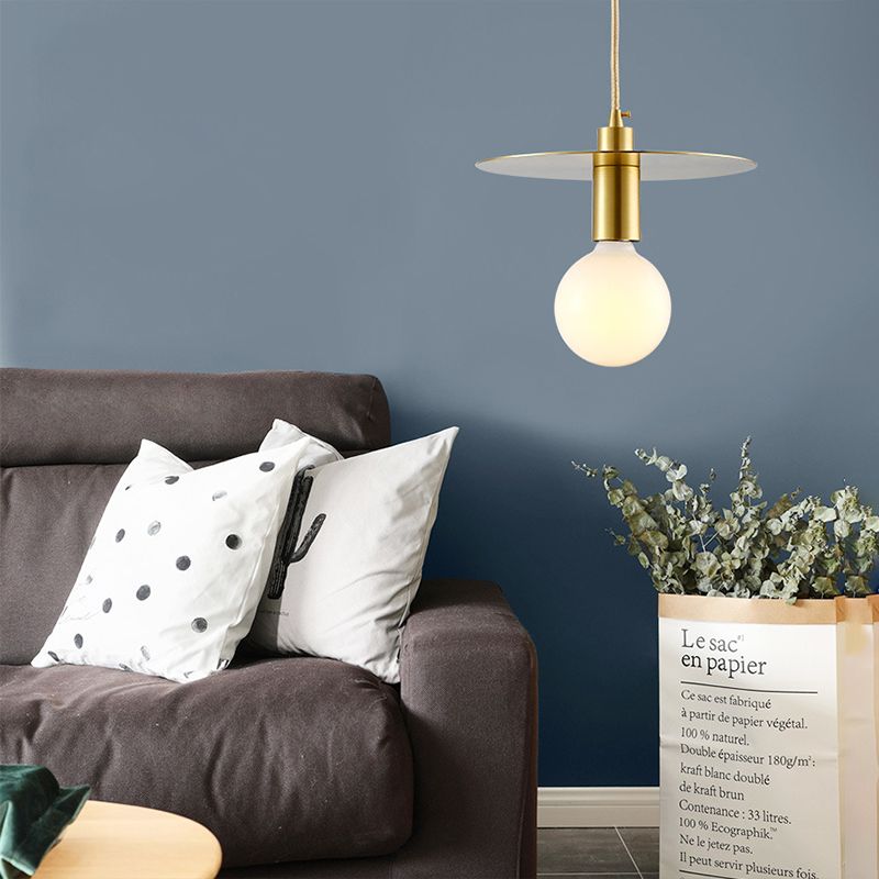 Postmoderno Globe Costeo VIDRIO BLANCO 1 Cabeza Kit de lámpara colgante de dormitorio con sombra de metal de disco dorado