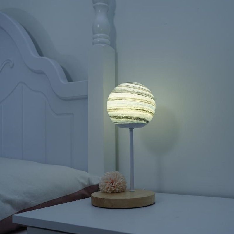 Lámpara de mesa LED Luz de escritorio de madera moderna con sombra Galss para sala de estar (el juguete no incluye)