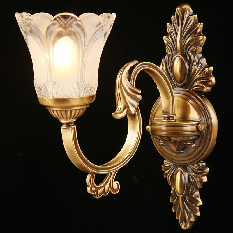 Single-bulb bloemenwand SCONCE Traditionele bronzen matwit glazen wandlampje voor gangpad