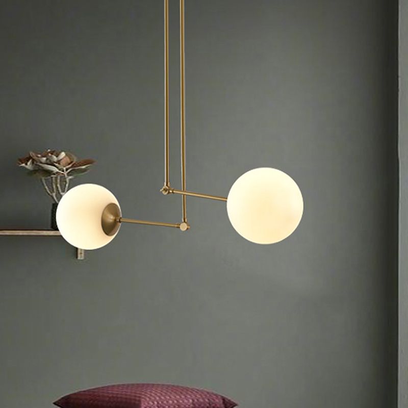 Einfacher Ball Multi -Light -Anhänger weißes Glas 2 Köpfe Wohnzimmer Deckenlampe in Messing mit verstellbarem Knoten