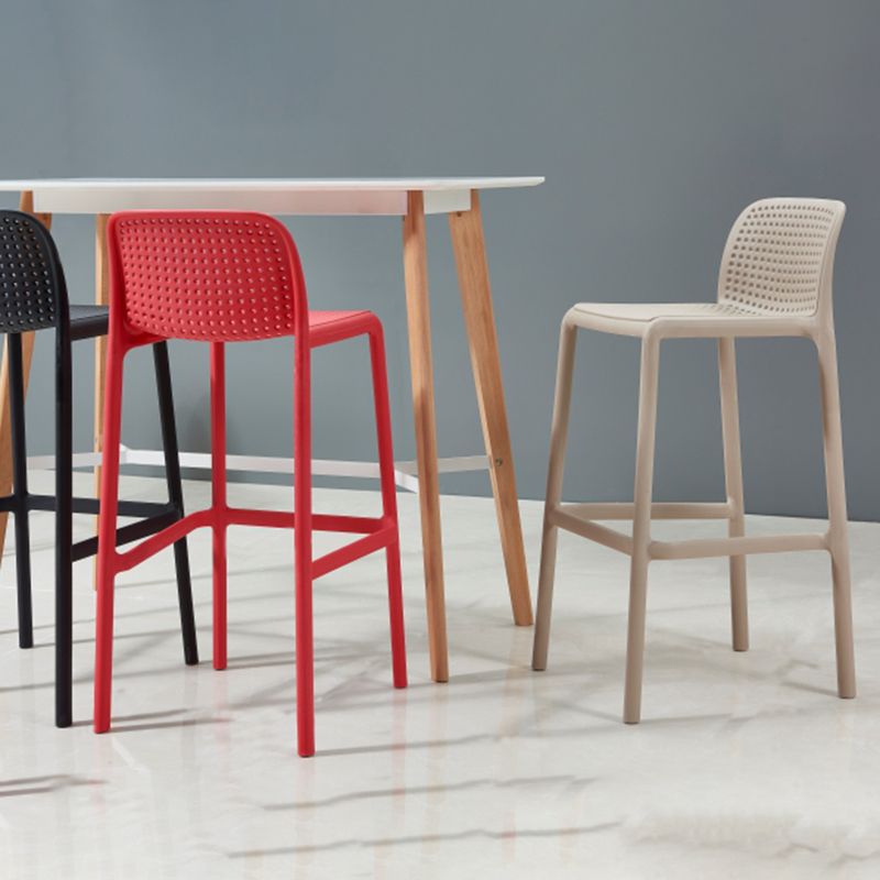 Sgabello da bar in plastica moderno sgabello da banco posteriore senza braccio con sedile di plastica e pedale