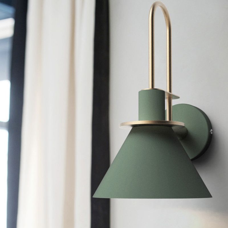 1 Light Metal Wall Mounted Light Fixture Modern Curved Arm Wall Sconce Lighting for Dining Room