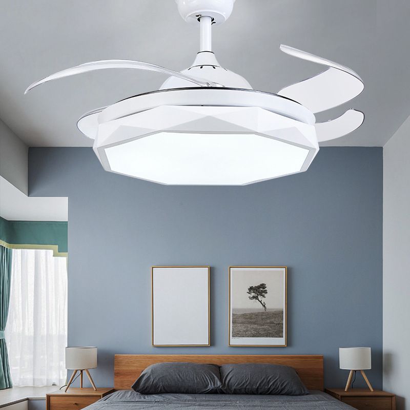 Illuminazione a montaggio semifulto in metallo sfaccettato moderno lampada a ventola a pendente a LED larga da 18,5 "con 4 lame