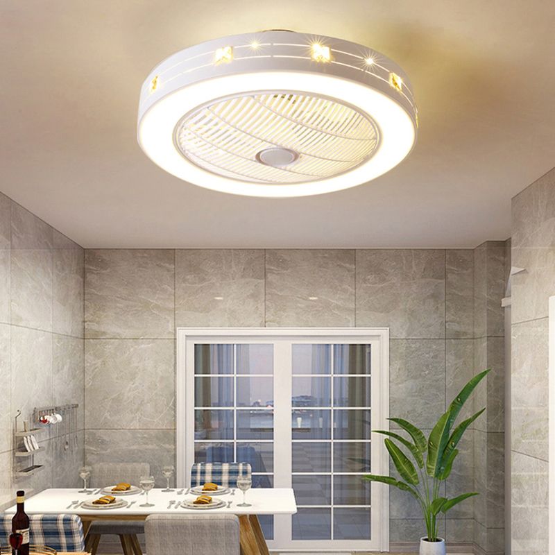 Weiß ausgehöhlter Deckenventilator Nordic Metal LED Runde Halbblüzlicht für Schlafzimmer
