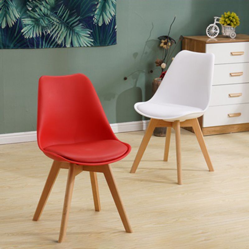 Sedia da casa scandinava sedia da pranzo in plastica in plastica con gambe in legno