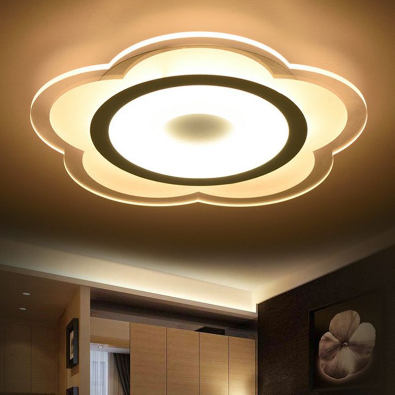 Floral Living Room LED Flush Mount Acrylic Modern Flushmount Ceiling Light in Clear