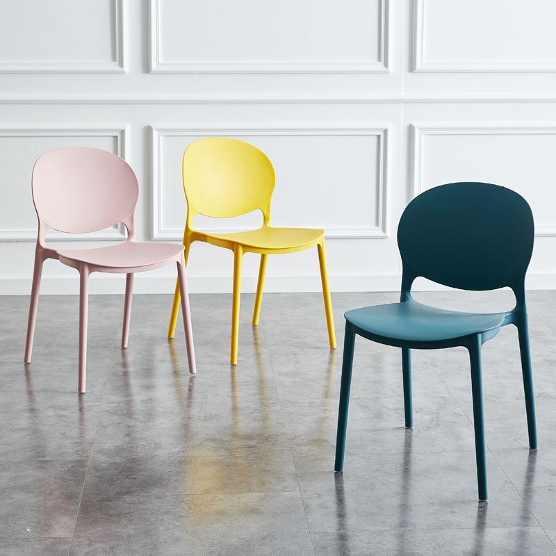 Silla de comedor escandinava de plástico sin brazos, sillas auxiliares apilables (juego de 4)