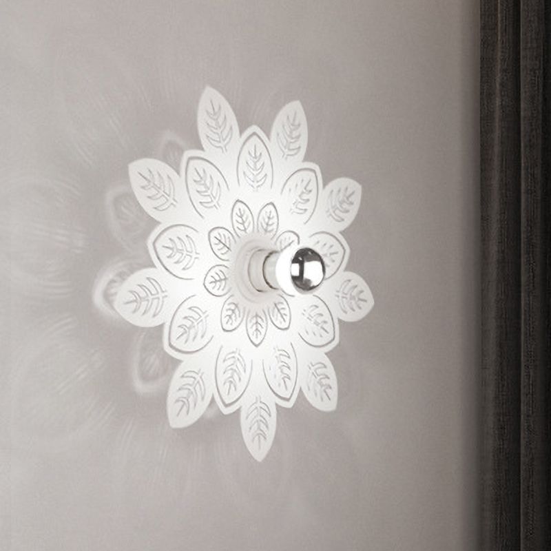Leaf Shaped Iron Sconce Lighting Nordic 1 Light White LED Wall Mount Lamp Fixture for Living Room
