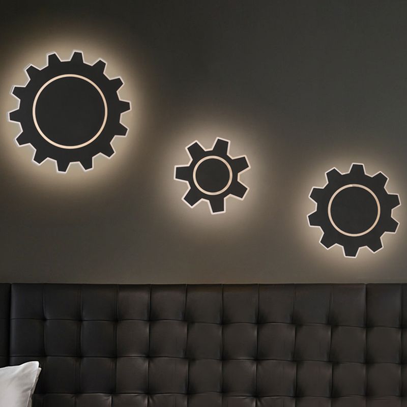 Einfacher Stil Zahnrad Wandleuchte helles Acrylschwarz/weiße LED -Nachtwandhalterlicht in warmem/weißem Licht