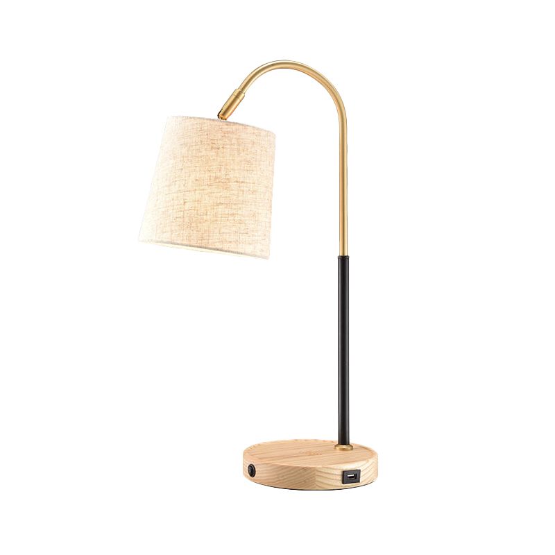 Tissu Barrel Desk Light moderne 1 ampoule rouge brun rouge / beige lampe de table de nuit beige avec bras en métal courbé
