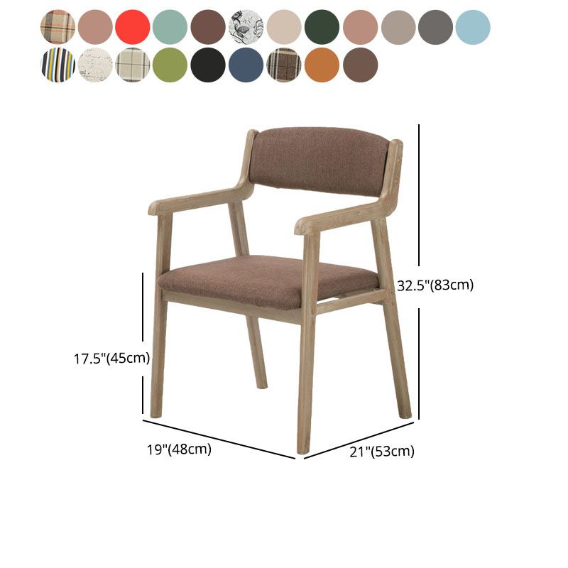 Silla de comedor tapizada de madera de caucho de granja con acabado mate abierto