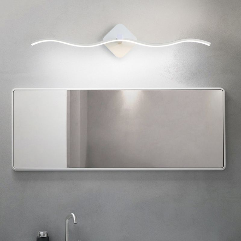 Vanité métallique moderne Lumière miroir à LED de forme linéaire pour salle de bain