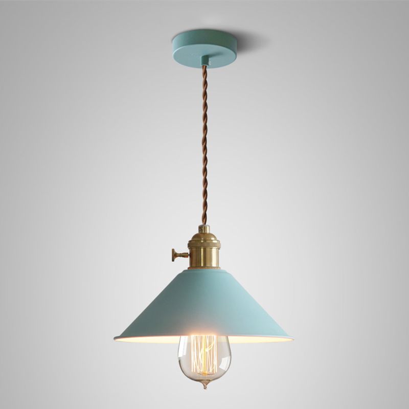 Forme de cône en métal Lumières suspendues modernes à 1 lumière suspendue à support pour salle à manger