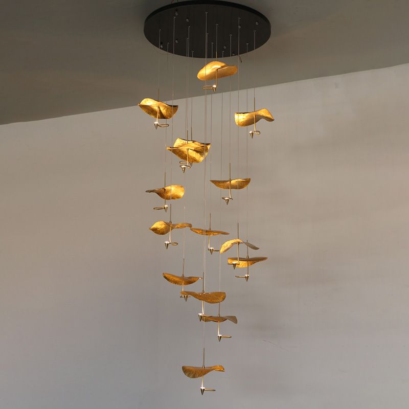 Moderne lotusblattförmige Anhänger Leichte Messing 15/32 Kopftreppe Mehrere Hanglampe in Gold
