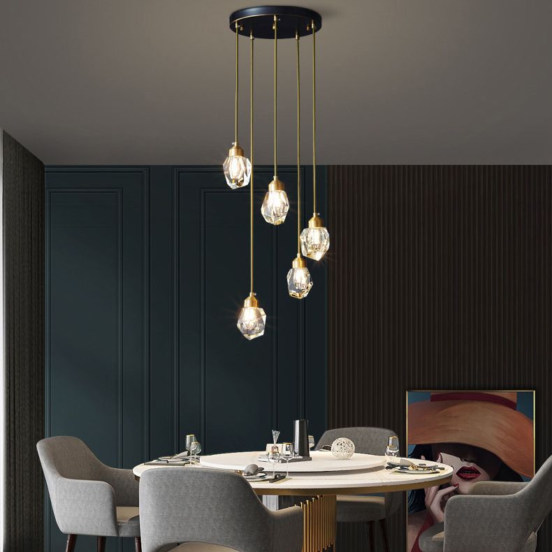 Minimalistische hangende lamp zwart-gouden edelsteenvormige hanger met kristalschaduw voor restaurant