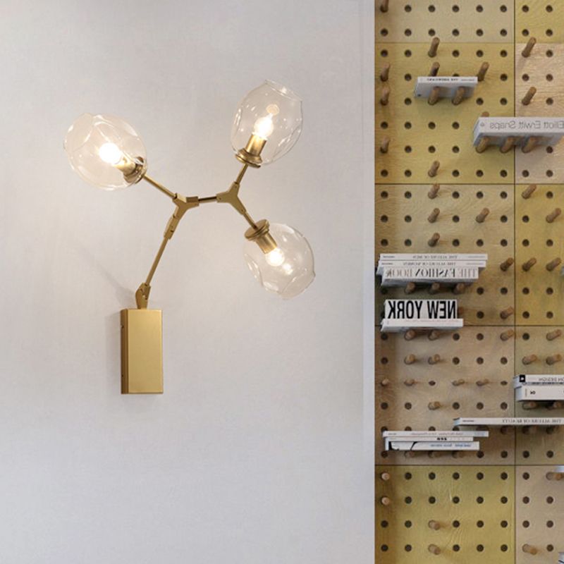 Éclairage d'écran de branche métallique post moderne 3 bulbes lampe murale en or avec la teinte en verre transparent bosse