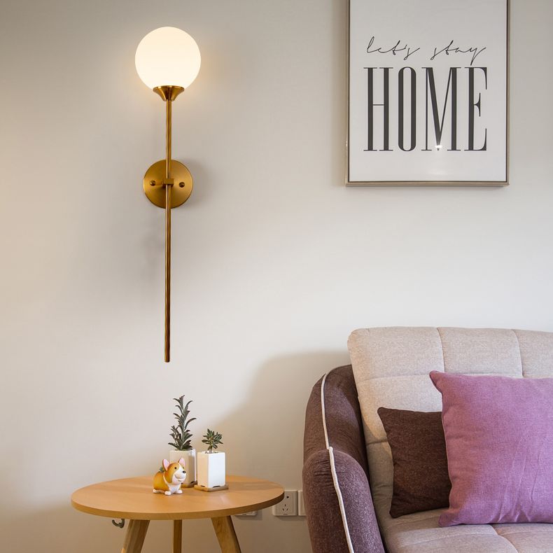 1-Light Wall Light in Modern Luxury Style Wrought Iron Wall Sconce with Globe Glass Shade