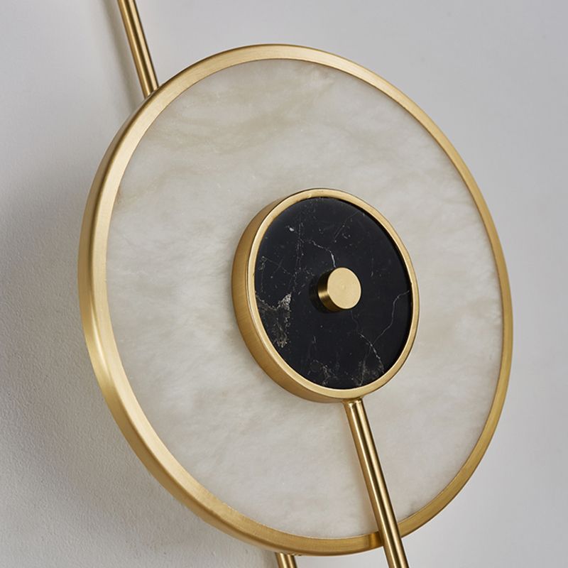 Lampada di sconde geometrica moderna lampada a parete in oro a 1 luce con tonalità di pietra bianca
