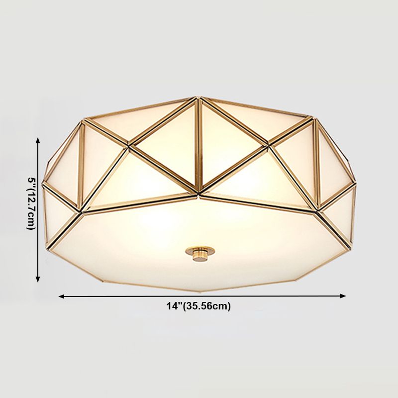 Geometrische plafondlamp in koloniale stijl, koperen binneninbouw met witte glazen kap