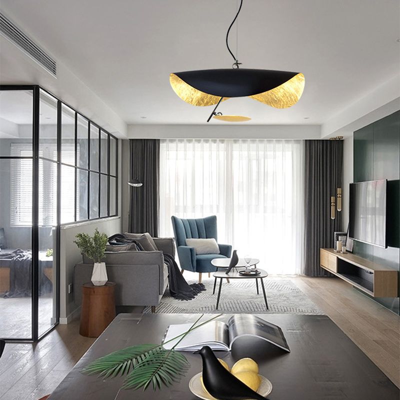 Modern Creative Creative LED Light Light Iron Ithing Hanging Lampada con tonalità in foglio d'oro