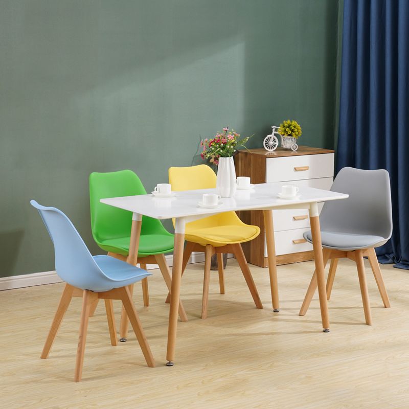 Sedia da casa scandinava sedia da pranzo in plastica in plastica con gambe in legno