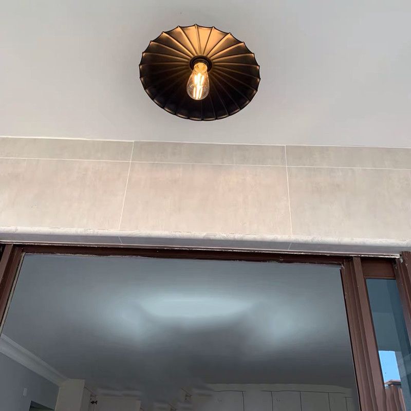 Noir près de lampe à plafond style industriel metal de plafond évasé