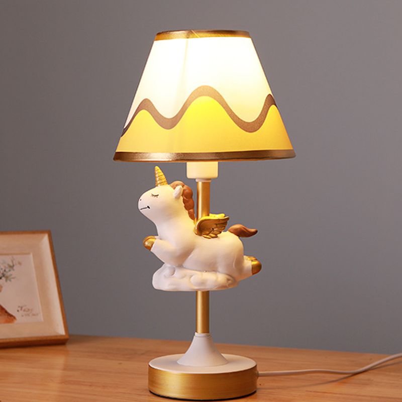 Camera da letto unicorno Night Light Resina Light Aftaio da cartone animato Lampada da tavolo in rosa/giallo/blu con tonalità in tessuto cono