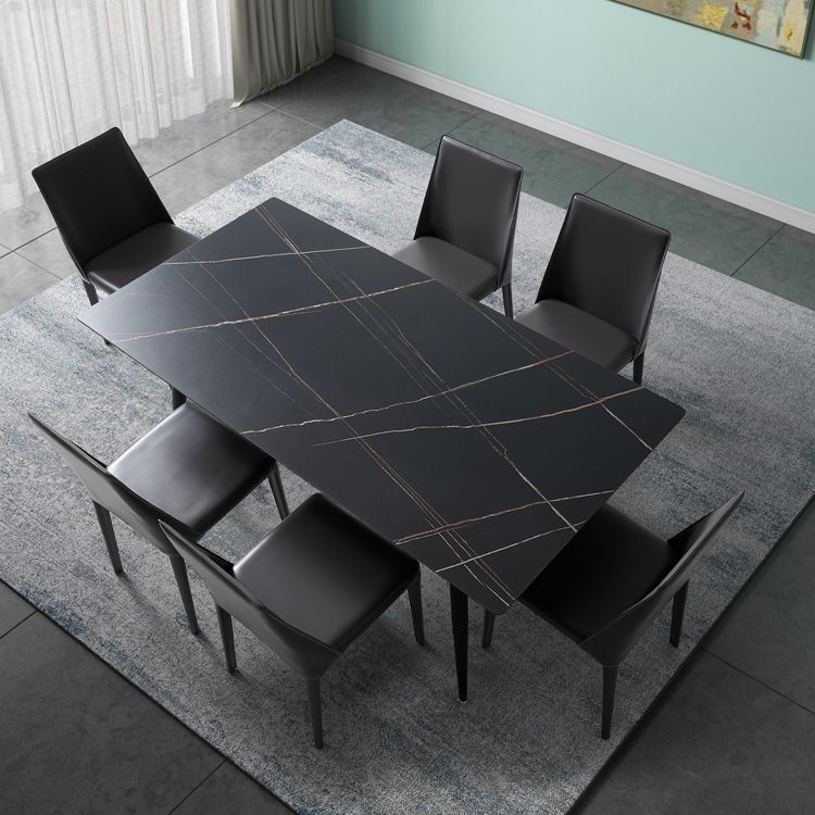 El comedor de cuero moderno preside el metal sin brazos que cena las sillas para el uso del restaurante