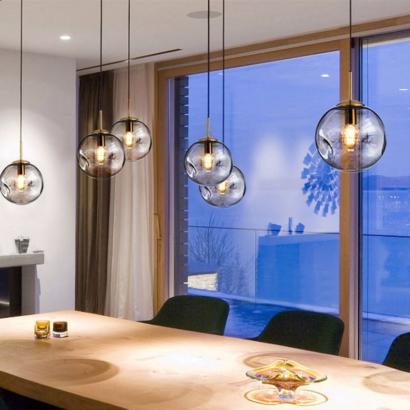 Moderne künstlerische Innenhängung Hängende Lampe mit Schmiedeeisen -Globus mit Glasschatten