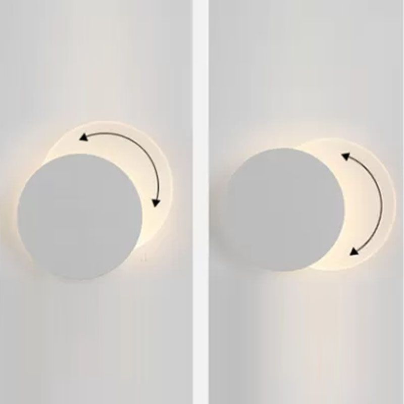 Schlafzimmer mit einer Kopfwand nach Metall postmoderne Wand montiertes Leuchte