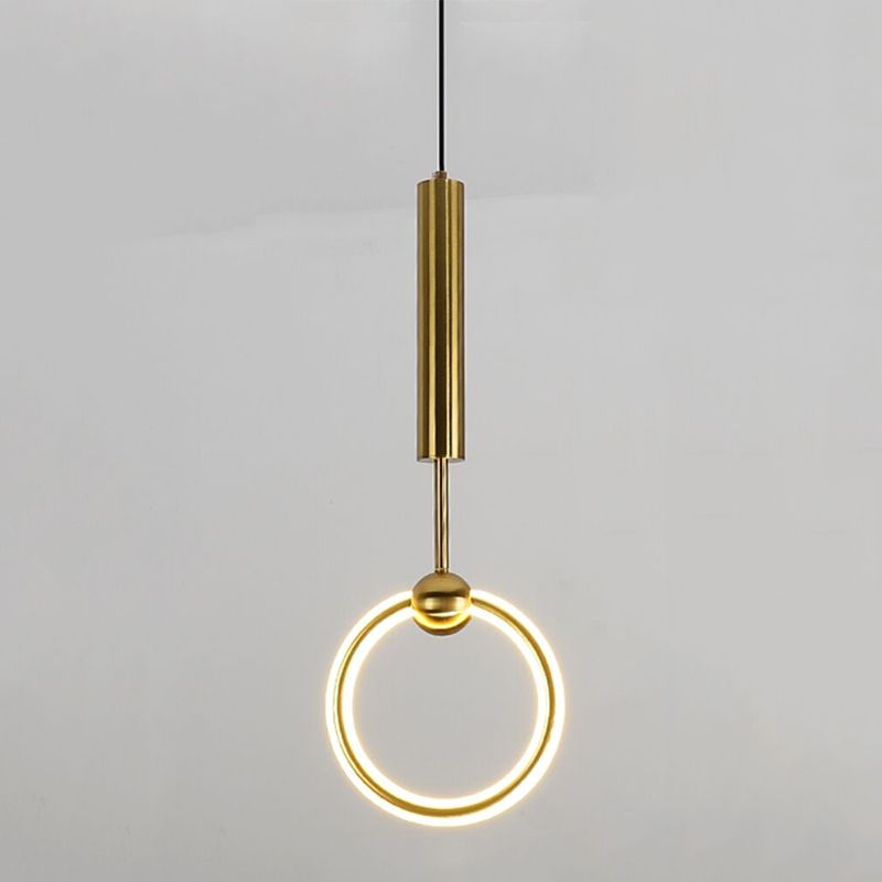 Luminaires suspendus linéaires en métal