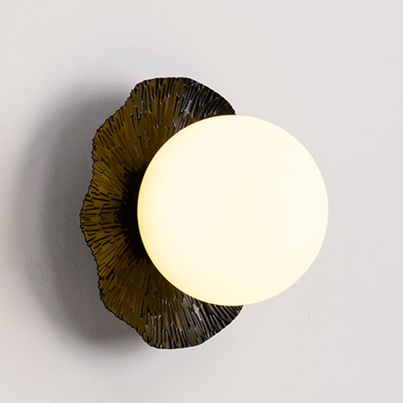 Single Modernism Golden/Black Wall Mounted Sconce Shaded Wall Light for Foyer