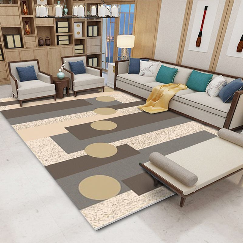 Brown Circle Rug Polyester Modern Area Rug Non-Slip Backing Rug for Living Room