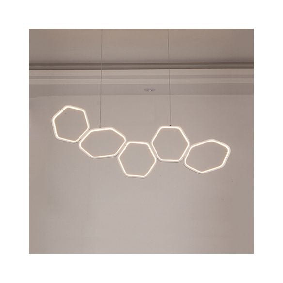 Lampadario dell'isola esagonale semplice acrilico 4/5/6 luci ciondolo a soffitto bianco/marrone in luce calda/bianca