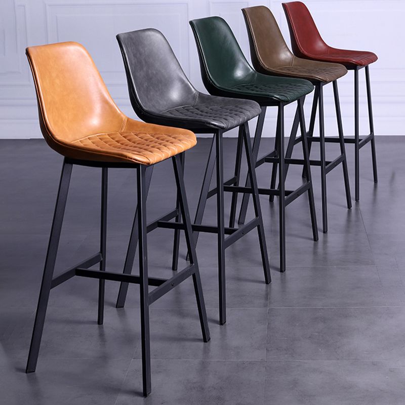 Taburete de bar con respaldo bajo de cuero envejecido, taburete alto industrial para interiores con asiento tipo cubo