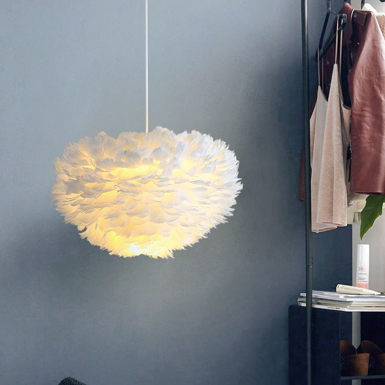Lampe pendentielle en plumes