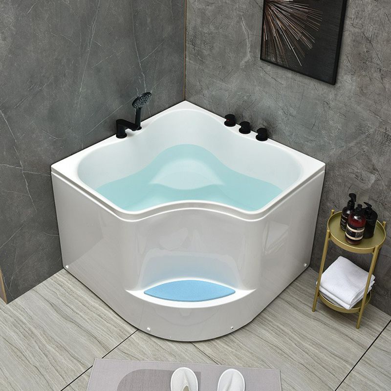 Modern Corner Soaking Bathtub White Acrylic Bathtub with Center-Front Drain