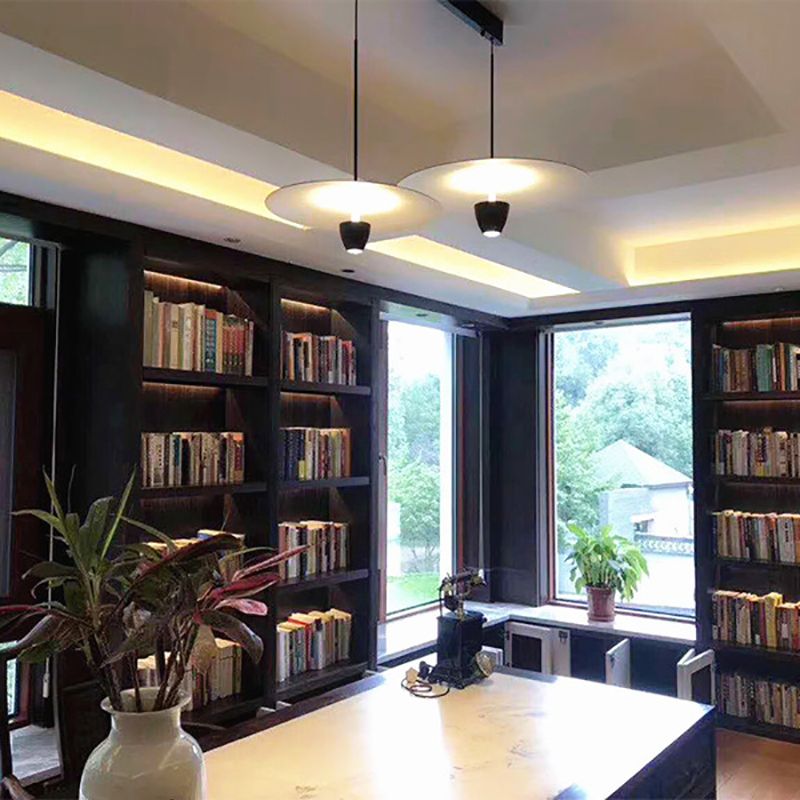 Éclairage suspendu contemporain créatif Pendentif métallique pour le café Room Coffier